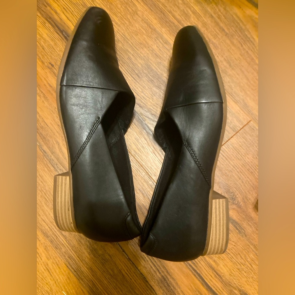 Clarks black women’s dress shoe : Juliette